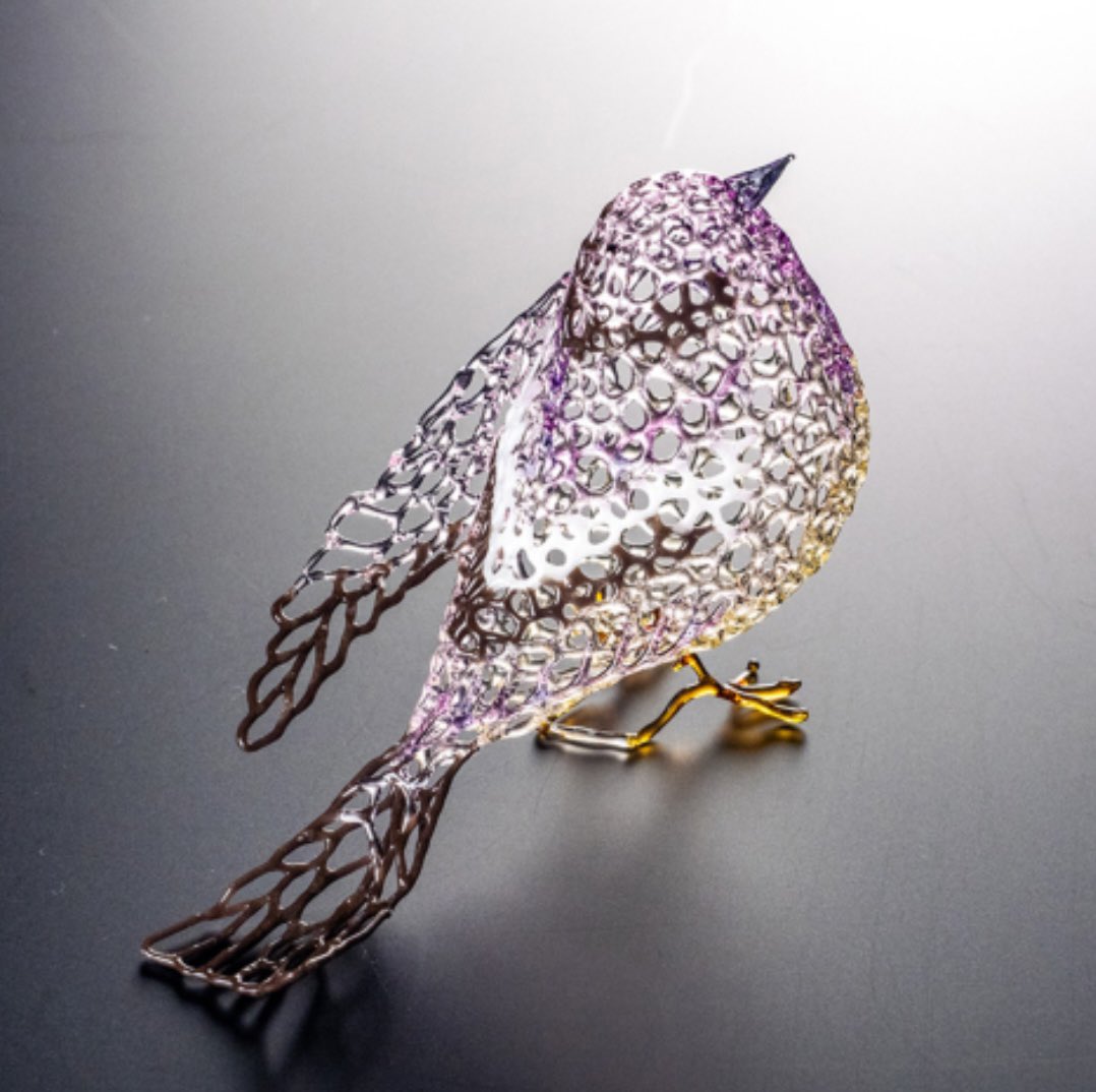 kurokabe_studio's tweet photo. 「樫田睦・齋藤直 二人展 花鳥風月 ガラスの色彩」開催中です✨

会期：8月5日(土)〜27日(日)
会場：黒壁2号館 エクラン
時間：10時〜17時
定休日：会期中なし

8月26日、27日は、
作家の樫田さんと齋藤さんがお越しです✨

黒壁オンラインでの販売もスタートしました♪ぜひご覧下さい😊✨ https://t.co/lxiSc1KQik