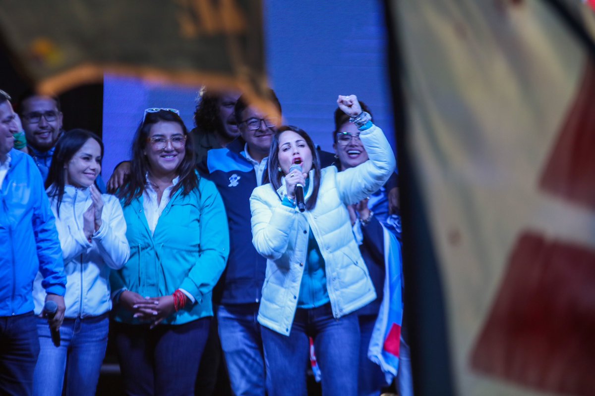 ¡Gracias Ecuador querido 🇪🇨, por esta victoria ciudadana! 💪🏼
Seguimos en esta lucha, en la que ya ustedes nos han dado una primera victoria y habrá una gran y definitiva segunda victoria. Sin cansarnos con la esperanza y fe en nuestro país 💪🏼#ResurgirDeLaPatria