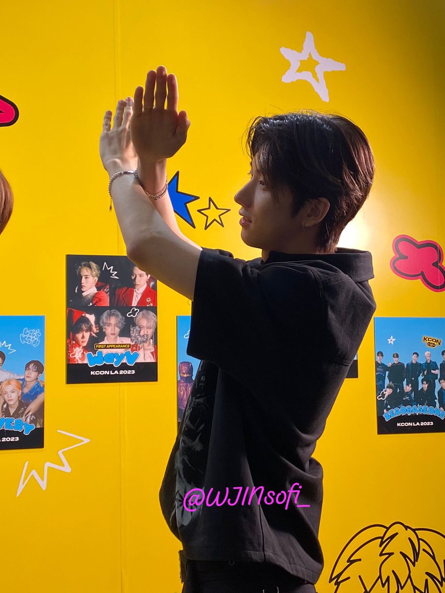WJINsofi_'s tweet photo. Doyum is too cute 🥺I almost want to cry hahaha I love that in these days at KCON, they knew that Mexico supports them 💗

#KCON2023LA #KCON #JUSTB #STARSQUARE #ONLYB https://t.co/FTJgH6t4wg