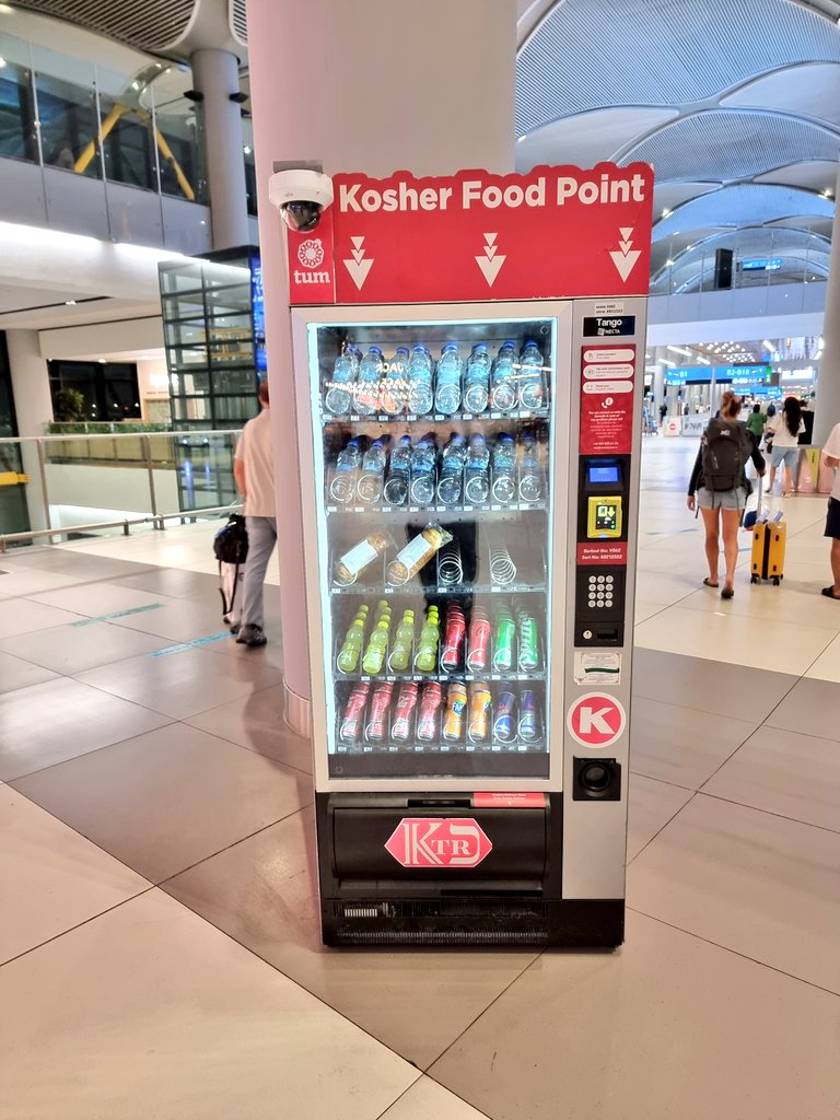 A vending machine with #kosher food at Istanbul Airport. It's not that  complicated: a few sandwiches, soft drinks, and water. It would be great to  see such a thing at many big, image size:768x1024