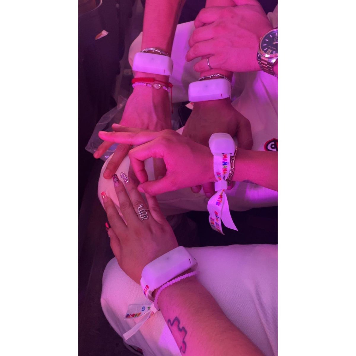 AlexGnotKarolG's tweet photo. Bichota Season ❤️‍🔥🌸✨🔥😈 

@karolg  Gracias por una noche tan CHIMMMBBBAAA !!!! https://t.co/L8PFgWRLnD