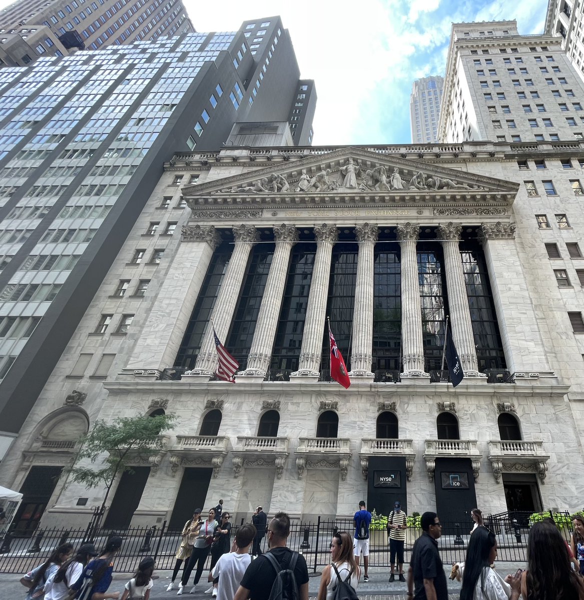 djhexum's tweet photo. @NYSE #BullOfWallStreet #NYC #NewYorkCity #Manhattan https://t.co/myhfO3Pslw