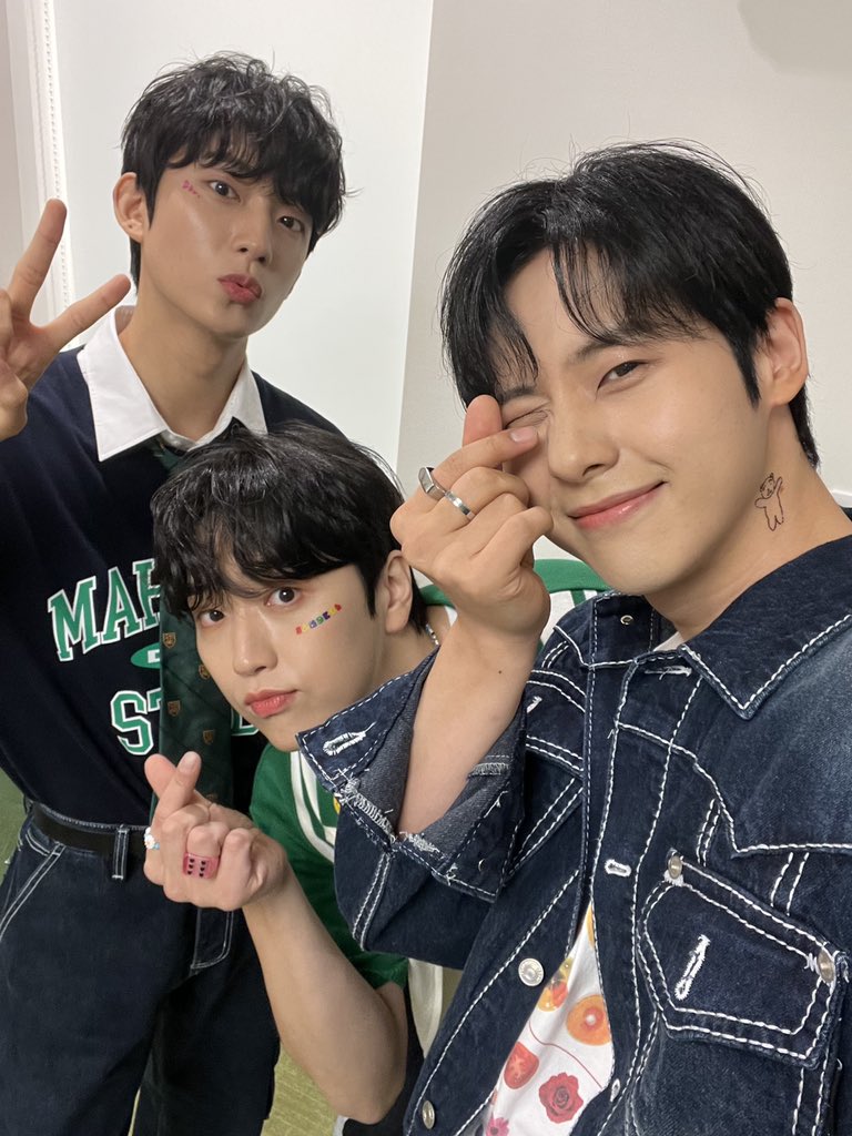 신우 tweet media