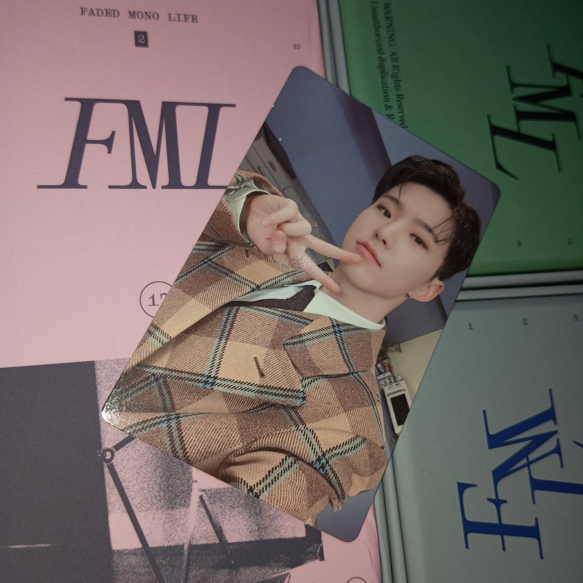 everywoniu's tweet photo. [ wts lfb ph ] – #everywoniuwts

. . 🎀 hoshi faded mono black ver. pc

Php 300 / 290 payo

• good condi
• payo / 2days dop
• onhand
• mop: Gcash
• mod: j&amp;t

reply mine to claim

# wts lfb ph seventeen svt hoshi fml faded mono black pc photocard https://t.co/ViURZqVE0W
