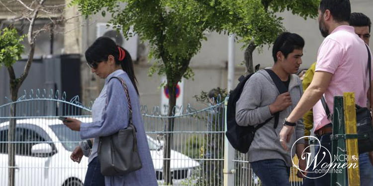 womenncri's tweet photo. New #Hijab Bill in #Iran remain undisclosed. Over 1600 proposed ammendments w/c include: #gendersegregation & forcing girl students to wear black head-to-toe Chador https://t.co/pnsJeZtHOi
#FreeIran frm a regime that perpetuates inequality & restrict personal freedoms. https://t.co/ouYauJAdSH