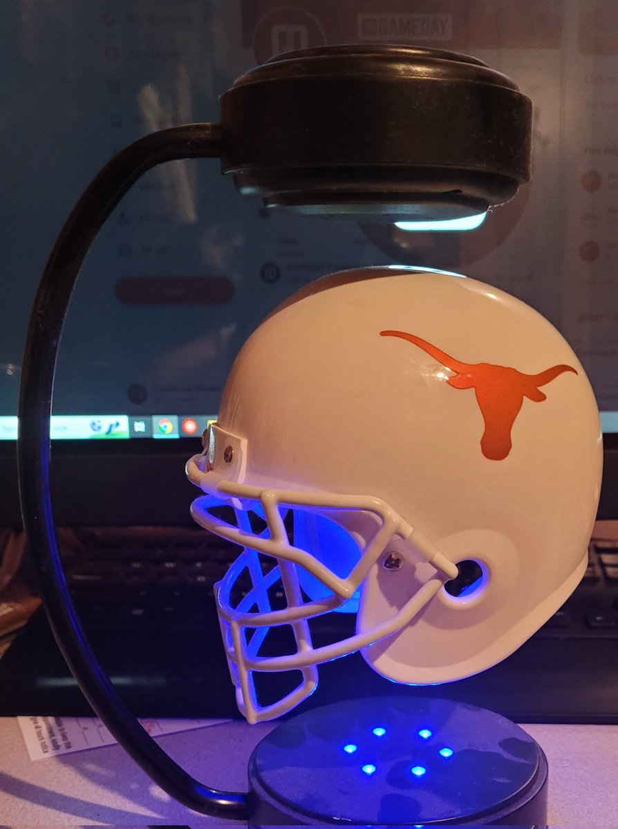 lira_moses's tweet photo. Taking this beaut into my classroom. It'll be only in my reach, just to play it safe. π
#HoverHelmets #HookEm #TexasFight https://t.co/r7yurZDeff