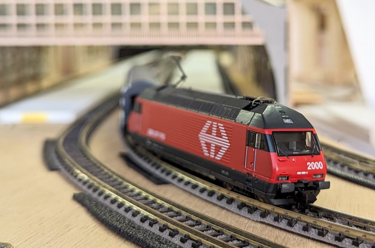 elmertrain1's tweet photo. 前面に2000と書いてあるSBBRe460などで
けん引していただければと思います。
EL Re 460 085-4 SBB EpⅤ
https://t.co/MBoA5IWddT
#SBB
#Re460
#ElmerTrain
#エルマートレイン https://t.co/N1HxwdSFhr