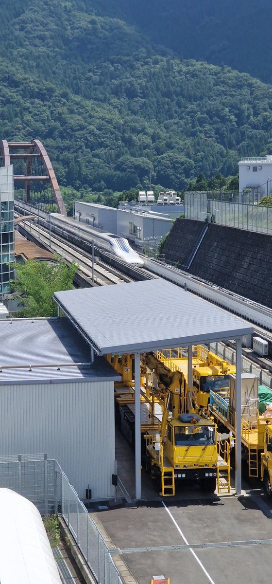 Capjadarin's tweet image. Ticked one thing off my Japan bucket list. A visit to the Maglev exhibit in Yamanashi, the train travels at 500kmh, so I'm happy I managed to get a great photo #リニア見学センター #maglevexhibition