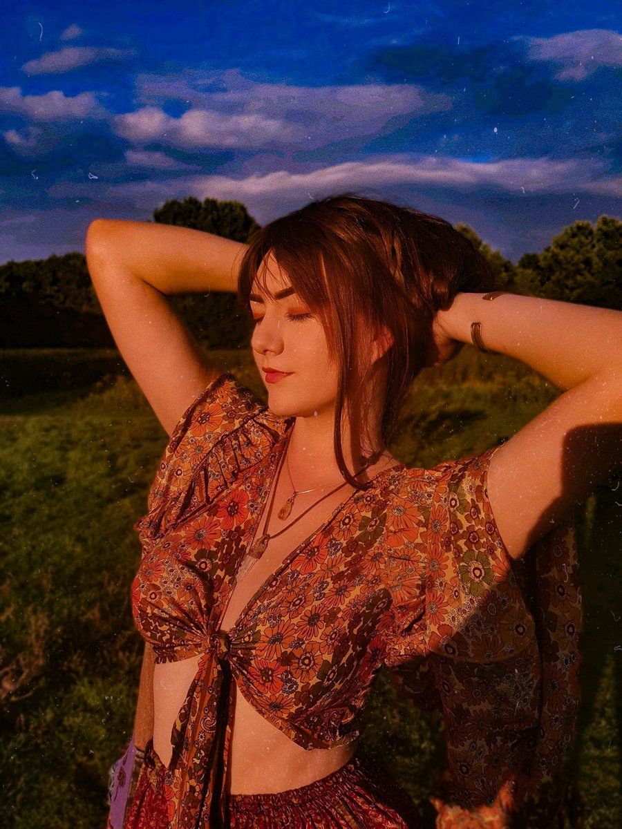 ⠀⠀
⠀⠀ ⠀ #𝑺𝒖𝒏𝒏𝒚𝑺𝒖𝒏𝒅𝒂𝒚

 ⠀⠀ ⠀Un día gozando del sol
 ⠀⠀ ⠀con ropa más femenina
 ⠀⠀ ⠀nunca me viene mal
 ⠀⠀ ⠀