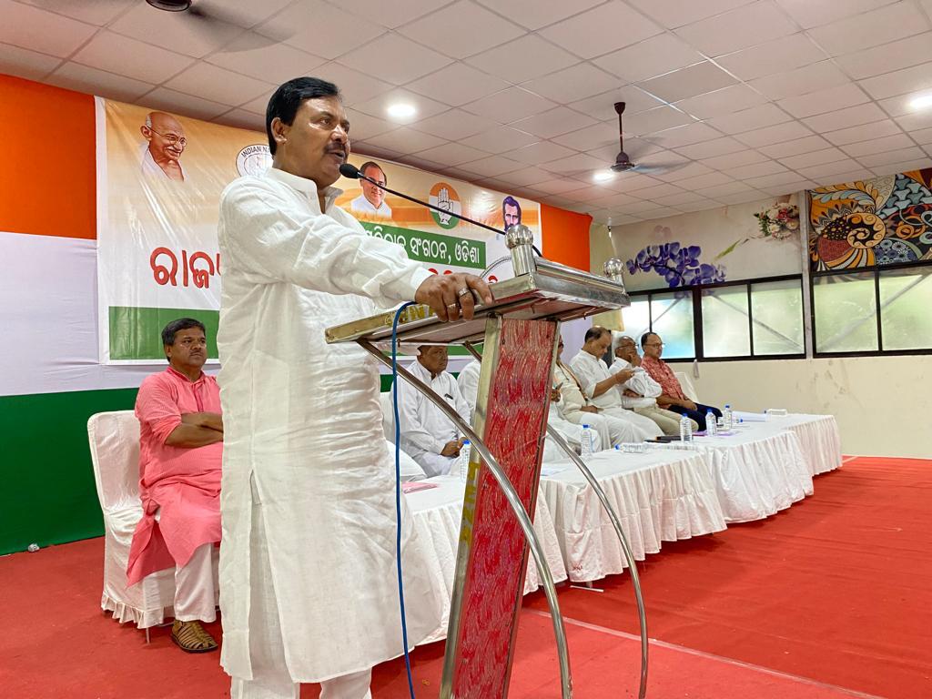 RGPRSOdisha's tweet photo. On the occasion of Bharat Ratna Shri Rajiv Gandhi ji's birth anniversary the @RGPRSinc Odisha State Panchayat Representatives Convention 2023 inaugurated by @INCOdisha President Shri @SaratPatINC ji with fmr &amp; current Assembly law makers, 1/3 #RGPRSConnect @sudarsandasINC https://t.co/IU5gka8lZZ