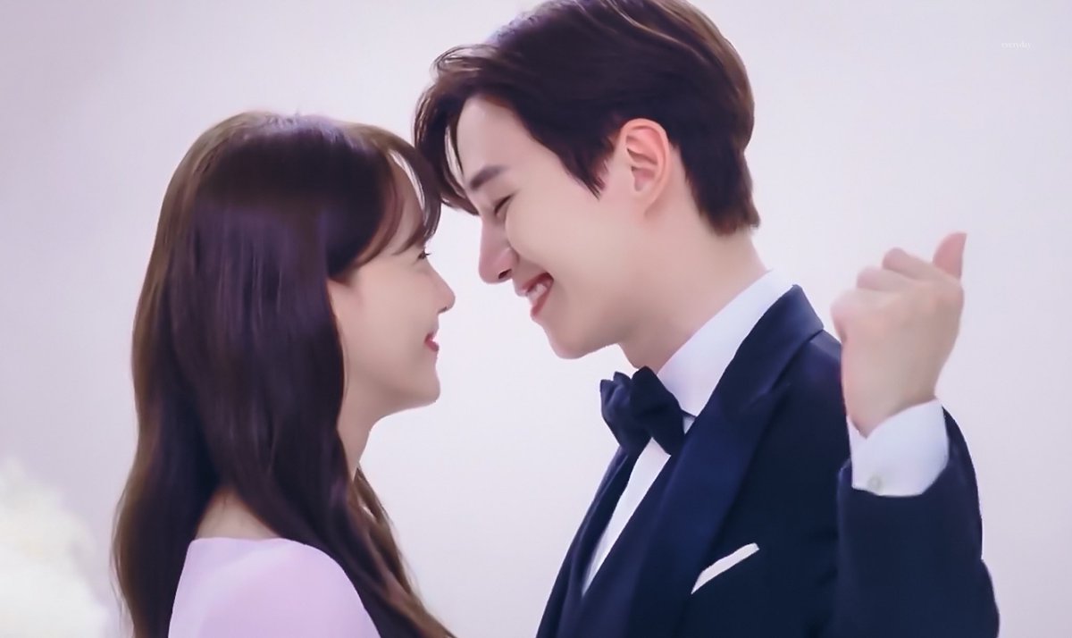 everyday__is's tweet photo. #킹더랜드 에필로그 

#윤아 #임윤아 
#준호 #이준호 https://t.co/7boNduv9f2
