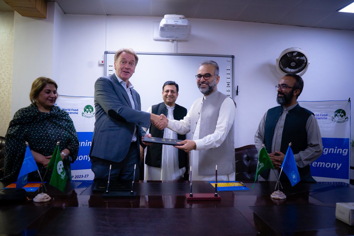 WFP Asia Pacific (@wfpasiapacific) on Twitter photo In Pakistan 🇵🇰, WFP and the Govt' of Balochistan strengthen their partnership 🤝🏽 to combat food insecurity.
This continued engagement w/ authorities enabled <a href="/WFPPakistan/">WFP Pakistan</a> to roll out the largest stunting prevention programme across the country in 2020.
👉🏽bit.ly/3OLlwXA In Pakistan 🇵🇰, WFP and the Govt' of Balochistan strengthen their partnership 🤝🏽 to combat food insecurity.
This continued engagement w/ authorities enabled <a href="/WFPPakistan/">WFP Pakistan</a> to roll out the largest stunting prevention programme across the country in 2020.
👉🏽bit.ly/3OLlwXA