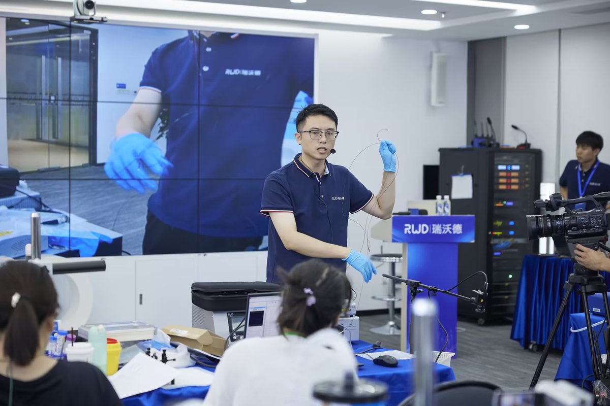 steven82514349's tweet image. The first &quot;Fiber Photometry Experiment Practical Training Course&quot; successfully held at RWD Life Science last weekend. Supported by @yulonglilab

#neuroscience #neuralcircuit #brainresearch 

RWD Life Science rwdstco.com