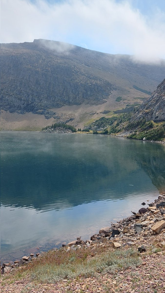 yogarose2's tweet photo. @TheCageySea Hoe boutique this for a fishing spot? Carthew-Alderson Lake Trail in Waterton. Plus a very cool rock! https://t.co/WgapSUfRCh