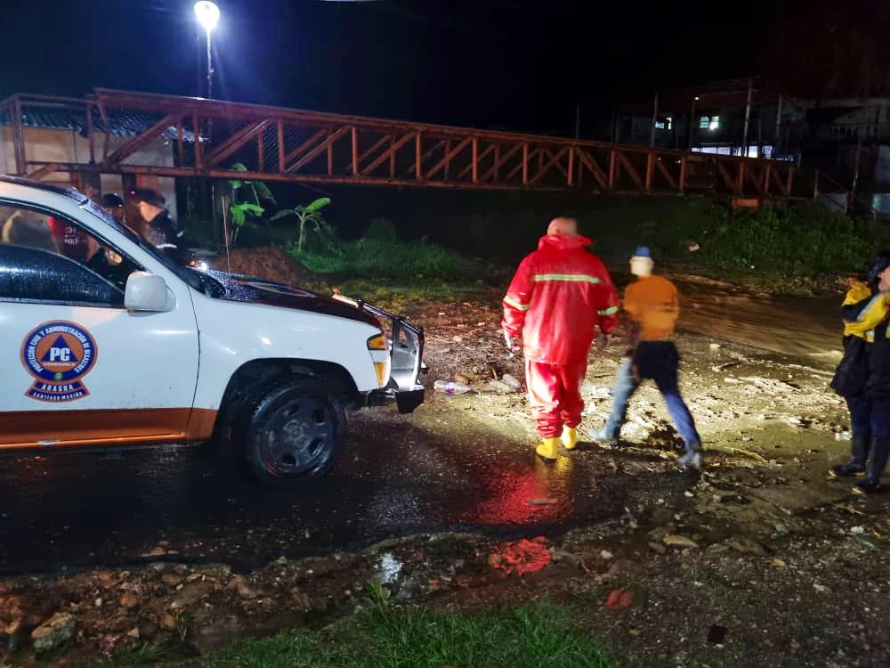 johanitakenpo's tweet photo. #20Ago He orientado a @iapcmarino a desplegarse en las comunidades para verificar el nivel del afluente en ríos y quebradas ante las fuertes lluvias. Nos mantenemos monitoreando los boletines del @INAMEH y recibiendo información a través del 0800ALERTA1 #EstaEsNuestraCultura https://t.co/83TyncgogI