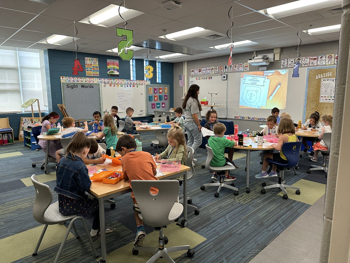 What a great first week at Fremont Elementary! <a href="/FSD79/">Fremont District 79</a> #empower79