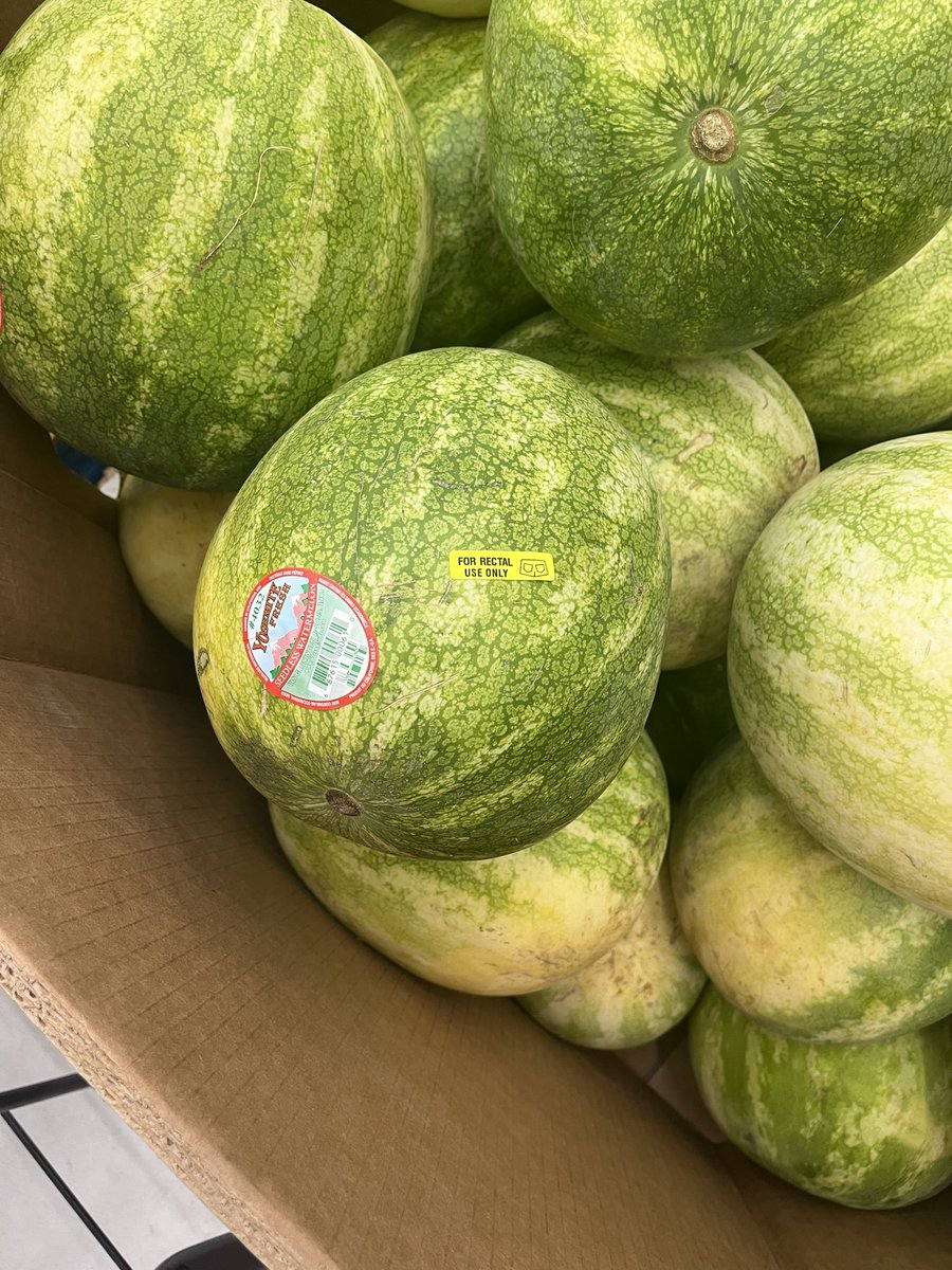 Lilcouv's tweet photo. 100 stickers in this roll = An interesting challenge in the grocery store https://t.co/ttGr6yLchB