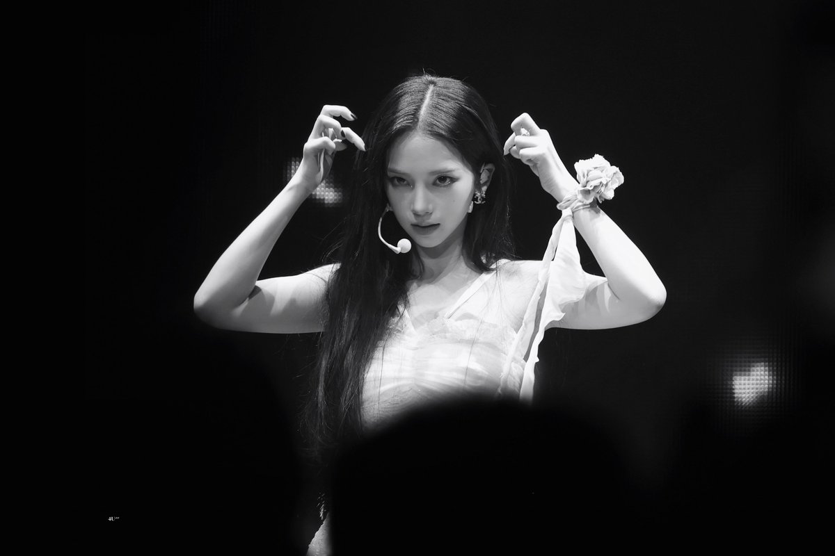 4U411U's tweet photo. 230818
🩵

#KARINA #카리나 #aespa #에스파 https://t.co/2YunsLH6co