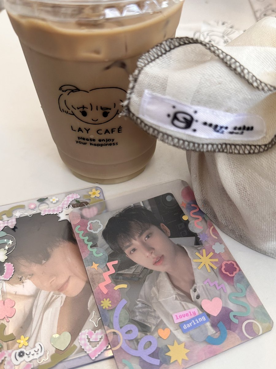 chodoieng's tweet photo. yesterday’s trip to @laycafe_snaps with my friends and my two boyfies in white 😆 https://t.co/xeGmzqciLS