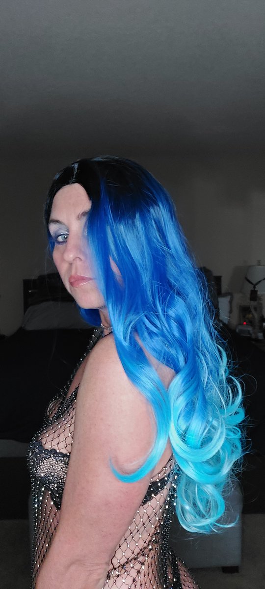 VibesRedlight's tweet photo. Follow the blue haired gal? https://t.co/FIxIDqGoIv