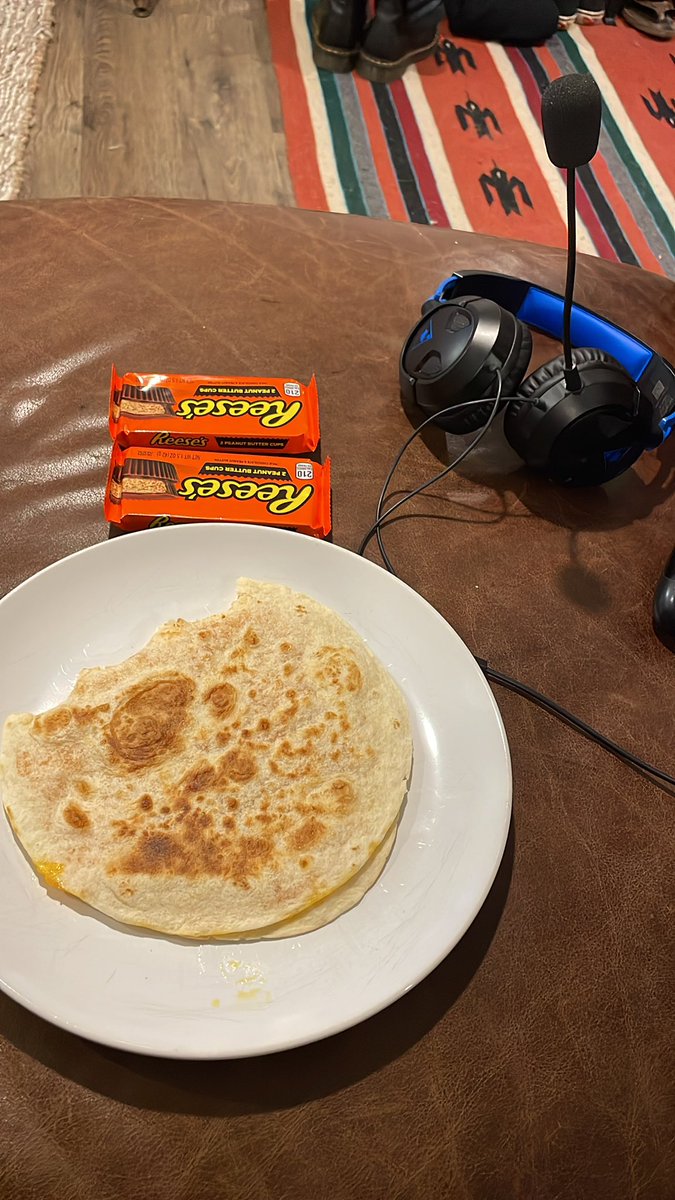 NLB96's tweet photo. Girl dinner? Or gamer snack? Is there a difference? https://t.co/JjMP2yAhx9