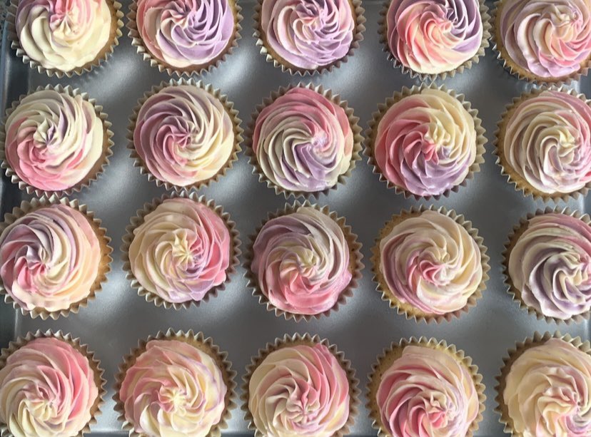 poppyscupcakes's tweet image. Do you dream in swirls… We do.
Tel:07824 705364 or DM
#firsttmaster #cupcakes #frosting #handmade #shopindie #earlybiz