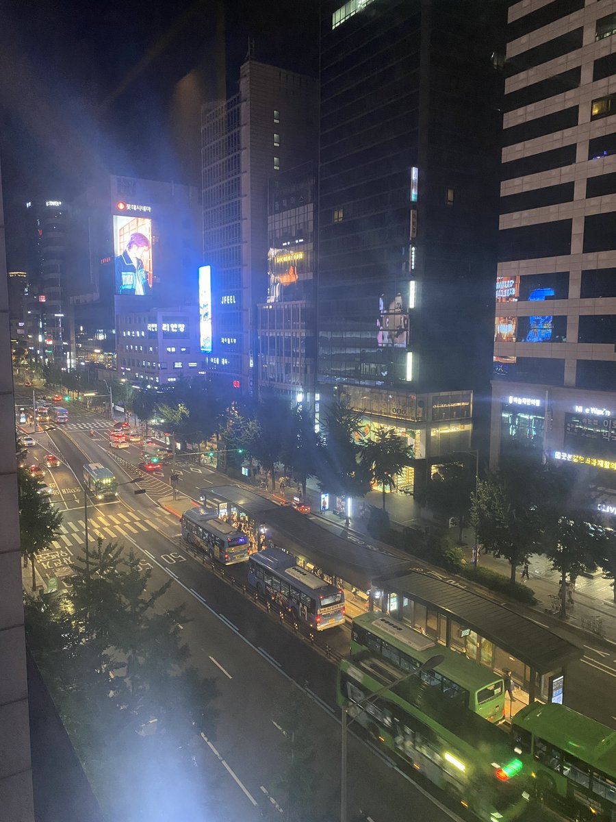 이 일이 너무 손을 혹사 시키니까 하지말라고 하는 남자보다, 그냥 캐리미어안감이 든 사슴장갑과 이솝 핸드크림을 사오는 남자가 되라고!