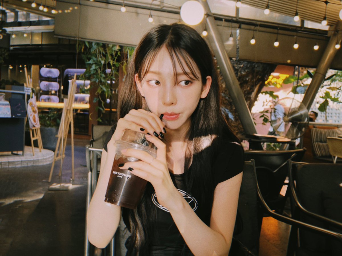 karinaarchive's tweet photo. my girlfriend https://t.co/aZONjt5rpG