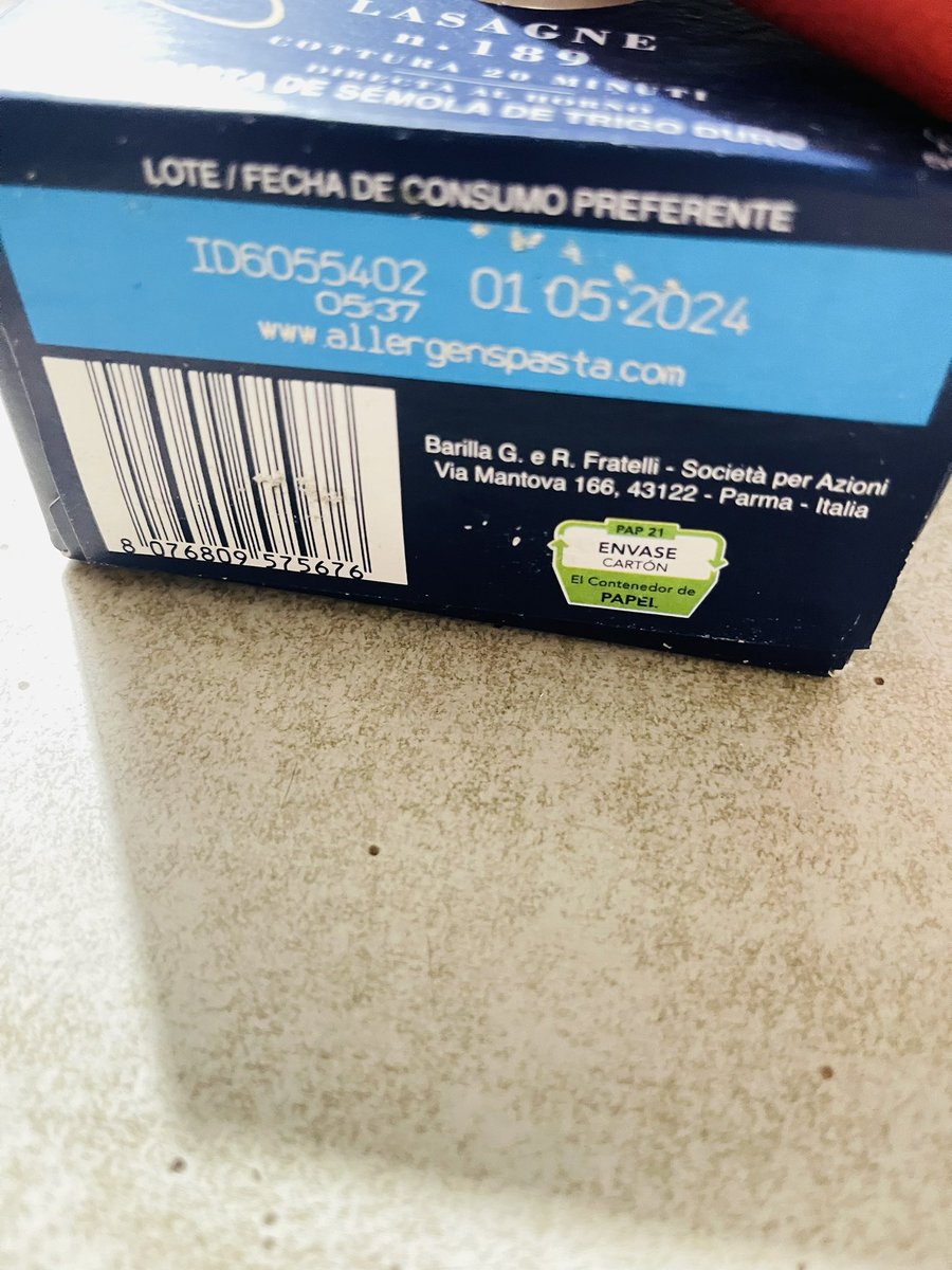 Charo78's tweet photo. @BarillaMexico deberían considerar envolver en celofán las cajas de pasta para lasaña….  Toda la pasta con moho al fondo https://t.co/HyYJPTV1bR