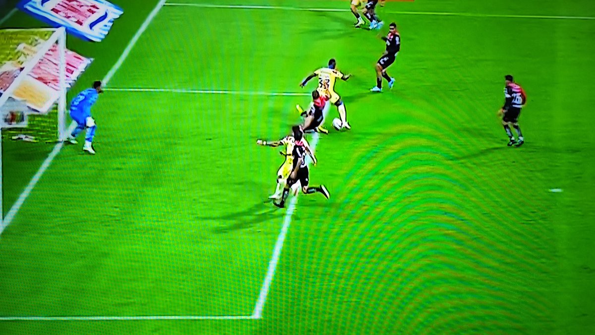 Partido <a href="/ClubAmerica/">Club América</a> vs <a href="/AtlasFC/">Atlas FC</a>  el gol de América es fuera de juego a la hora del toque el jugador de América está adelantando en la toma se ve claramente