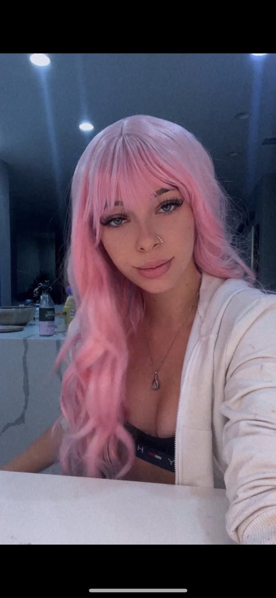 Dreamisback's tweet photo. Anime girl vibes https://t.co/42Jlmopeqi
