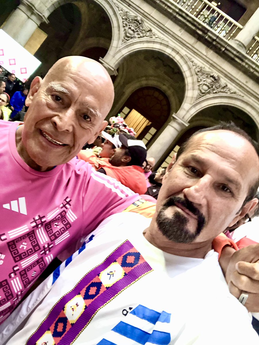 RicardoMch10's tweet photo. También fui invitado a la conferencia del @MaratonCDMX con el jefe de Gobierno,Gracias @RaulParedesP 🤗 @AsicsMexico #AquiYaSeCorrio
#YoElegiCorrer #FalconsRunners  @FenixRun_Mexico @ComuniRunners #EntreRunners #CalaveraRunners 
@pasion_running @ManicomioRunner  @AcaRunners https://t.co/Kalqc2f8vs
