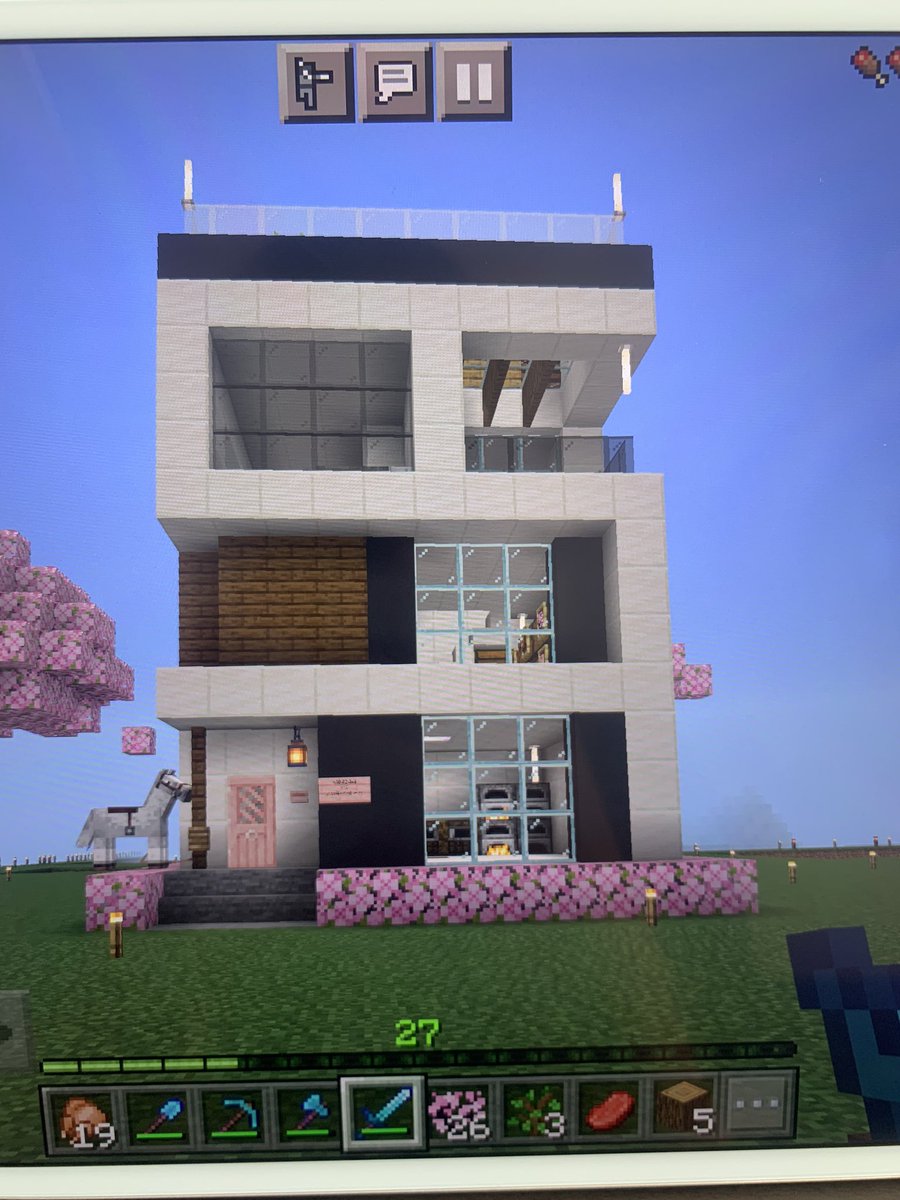 koya_mi_'s tweet photo. 入れていただいたRealmsで早速建築させてもらいました😊
建材が揃っててめちゃくちゃすぐ作れちゃった！感謝です🙇‍♀️🙏
自分の建築センスは無いから、YouTubeのモダンハウスを参考に🏠
#マイクラ #建築 #モダンハウス https://t.co/b5EOmvaXYl