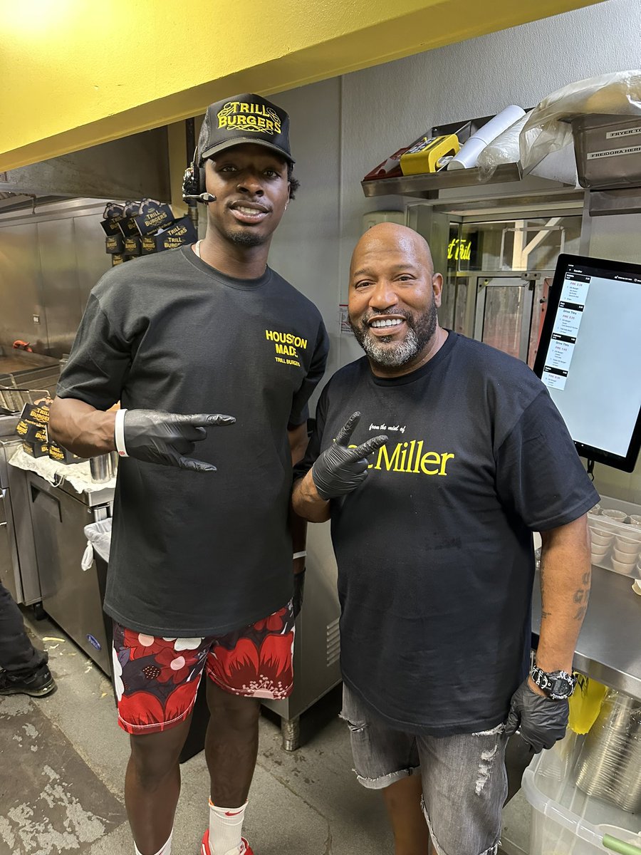 .<a href="/BunBTrillOG/">BunB.eth</a> and @houstonrockets <a href="/o_tate_/">JaeSean Tate</a> working the drive thru line 🚀