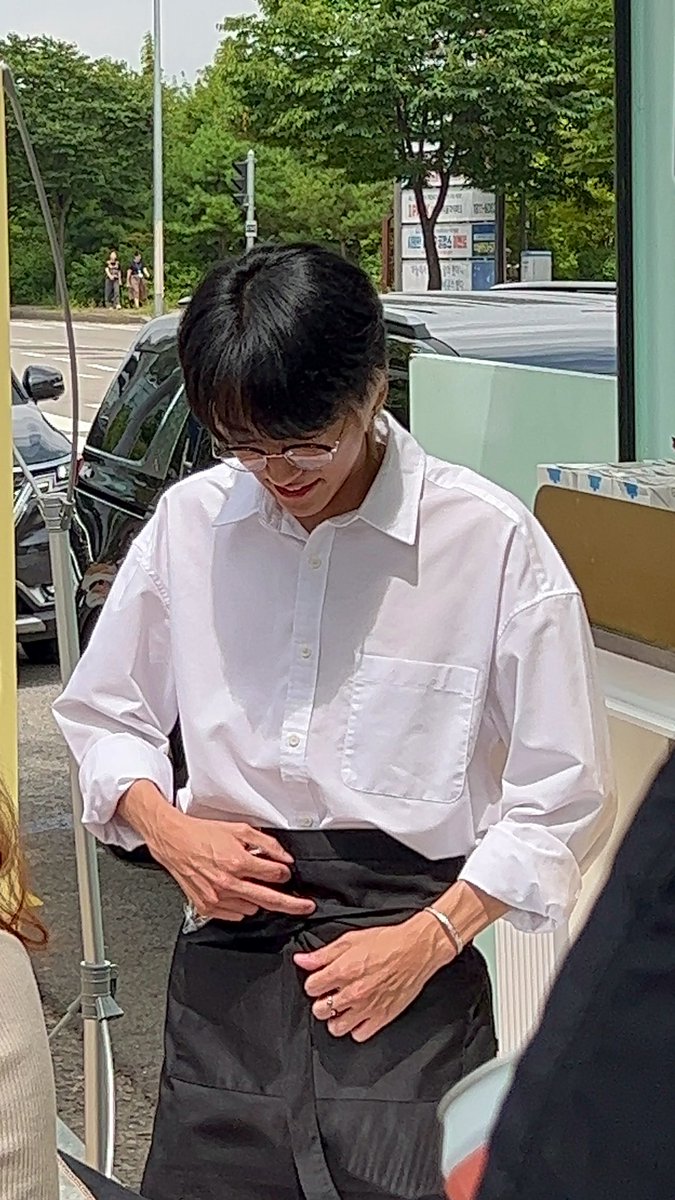 rsI53RJwqUjruTY's tweet photo. 앞치마를 고쳐매는 성난 손 https://t.co/fciUYYGDNe
