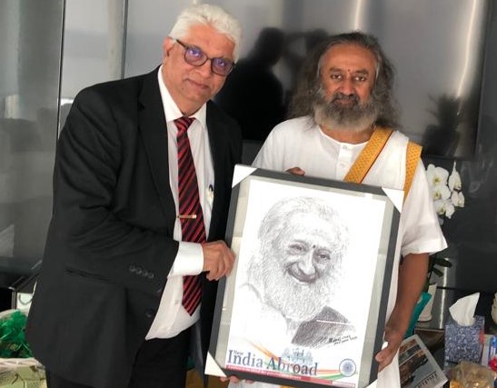 IndiaAbroad_'s tweet image. CEO @RajeevbBhambri presenting a painting to @SriSri in New York. Painting by Manoj Vyas on behalf of @NewIndiaAbroad family