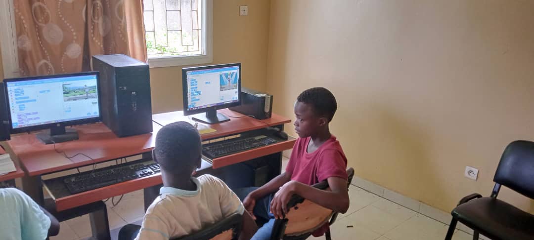 forcensenegal's tweet photo. Démarrage de la formation en programmation visuelle et initiation à la robotique au BST de Sokone.
L'activité entre dans le cadre de la préparation de la semaine des sciences prévue du 19 au 23 septembre 2023.
#forcen #MastercardFoundation #unchk_sn #stemd #kebetu #education https://t.co/qGpCD7wvik