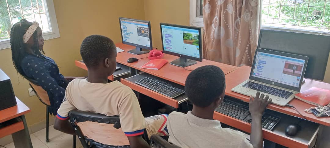 forcensenegal's tweet photo. Démarrage de la formation en programmation visuelle et initiation à la robotique au BST de Sokone.
L'activité entre dans le cadre de la préparation de la semaine des sciences prévue du 19 au 23 septembre 2023.
#forcen #MastercardFoundation #unchk_sn #stemd #kebetu #education https://t.co/qGpCD7wvik
