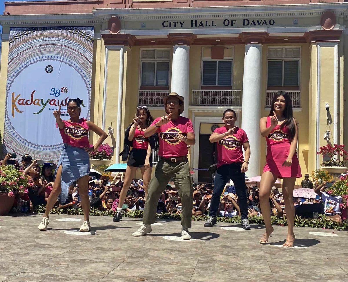 Talagang di matatawaran ang init ng pagtanggap ng mga Dabawenyo sa buong tropa ng TiktoClock nitong #KadayawanFestival!

#GMARegionalTV
#KapusoMallShow
#TiktoClockGMA