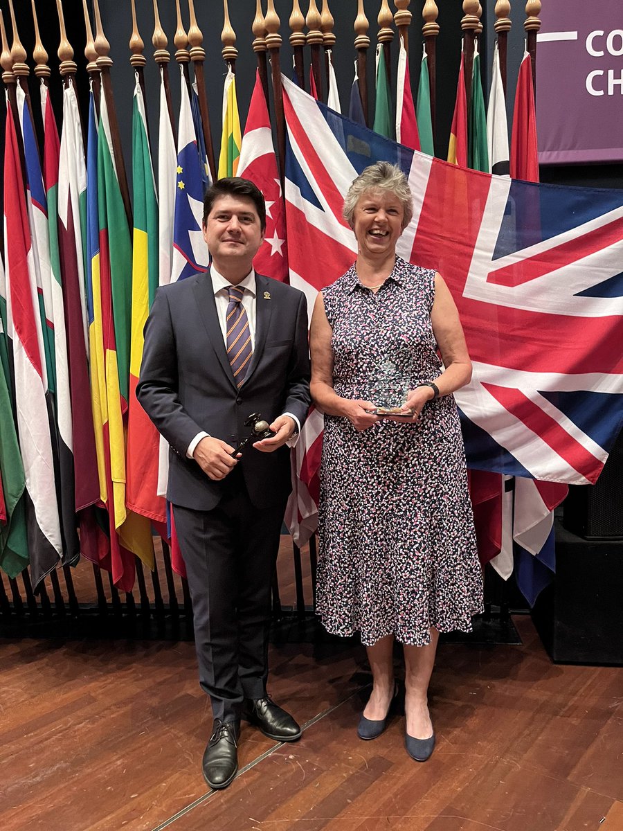 👏👏👏Wonderful to celebrate with @RoySocChem President Prof Gill Reid as she receives the IUPAC2023 Distinguished Woman in Chemistry Award 🥇 Presented by @IUPAC president @javiergarciamar @IUPAC2023 #IUPACCHAINS2023