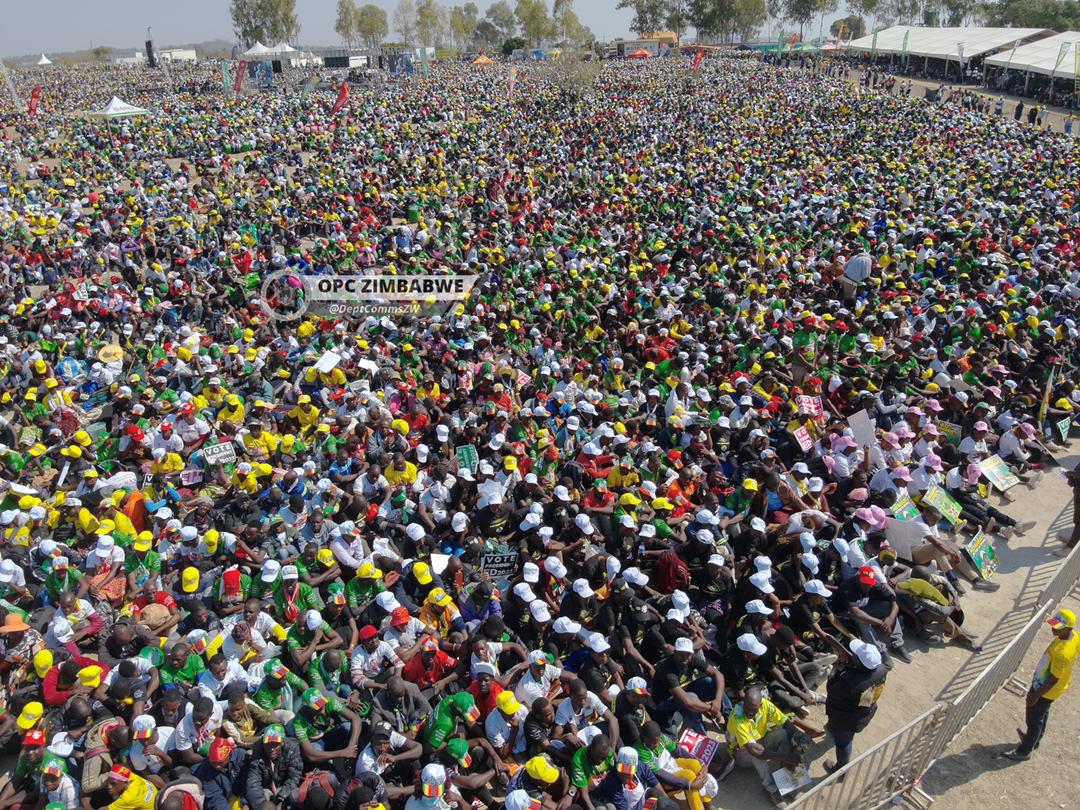 TafadzwaMugwadi's tweet photo. The curtain comes down!! We must vote in peace and celebrate together in peace. The day of voting is only one: just 12 hours from 7am to 7pm. Those few hours cannot take away the oneness of our people Zimbabwe. Nyika ine vene vayo. President @edmnangagwa is for us all. https://t.co/xC8zLoFsop