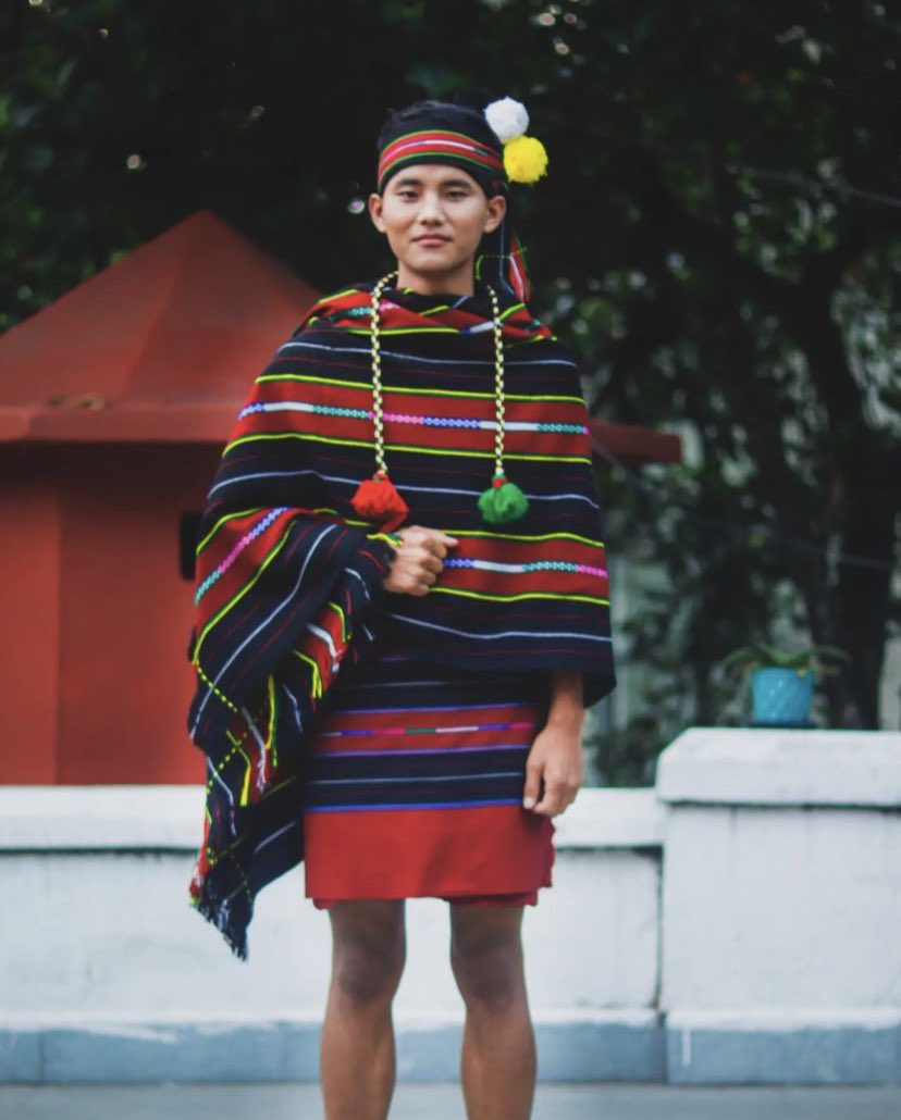 BeingChikim's tweet photo. Kuki-Zo (Zohnahthlaks) Traditional Attire’s 

9th Slide: Paite
10th Slide: Hmar

Credit: @__tluanga_ 

#zohnahthlak #zo #kukizo #thadou #pang #lai #ralte #biate #vaiphei #lusei #mara #paite #hmar #chin #kuki #mizo #zomi #chikim #beingchikim https://t.co/ba2qwZlo5O