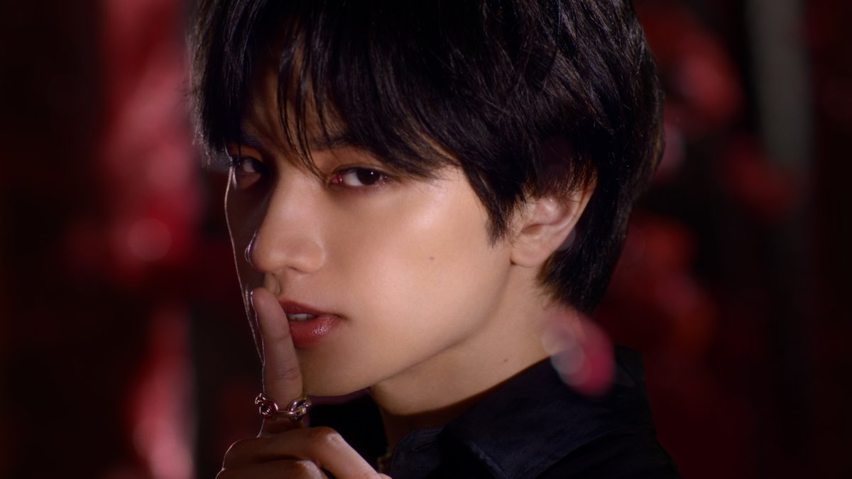 中島健人、艶やかな唇でセクシー限界突破💋 「KATE」リップモンスター