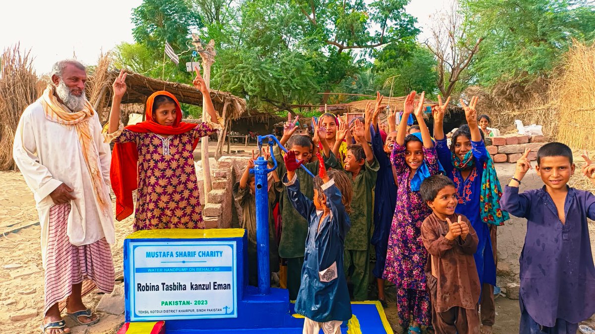 Trouble continues after last year's floods. Finding clean water is hard, and heavy rains make things worse. #MustafiaSharifCharity is helping kids and families with safe water.💧🤝

#MSCharity #flood #Pakistan #MondayMood #cleanwater