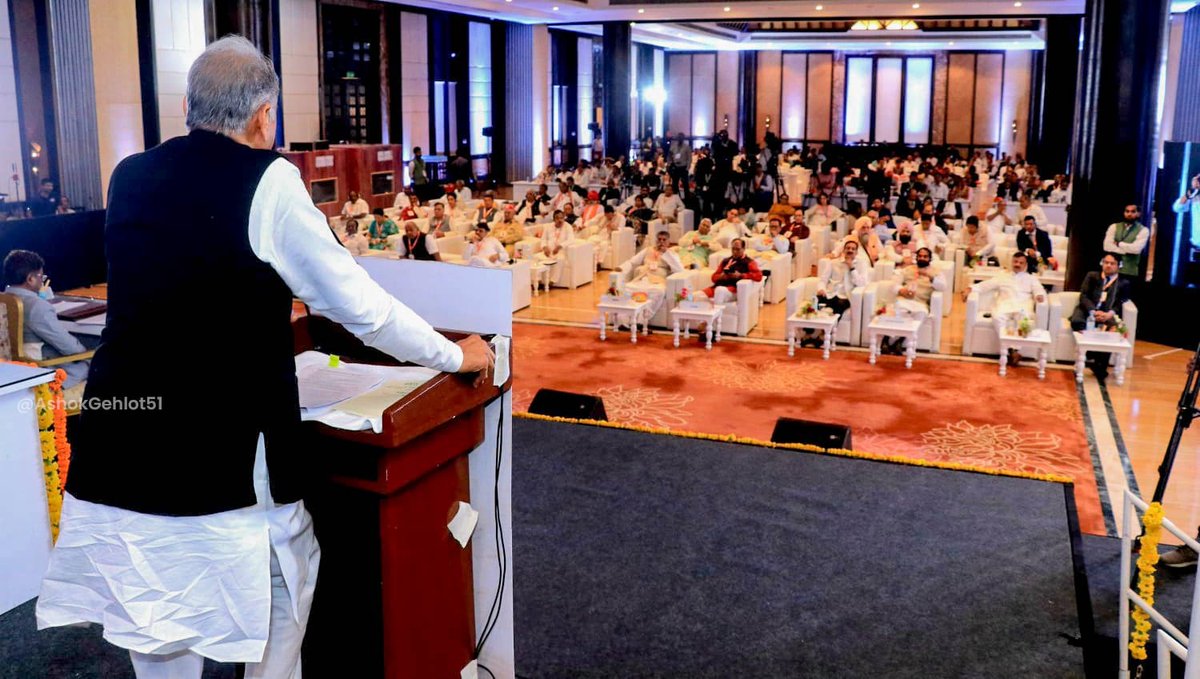 ashokgehlot51's tweet photo. "डिजिटल युग में लोकतंत्र और सुशासन को मजबूत करना"

आज उदयपुर में राष्ट्रमंडल संसदीय संघ के नौवें भारत क्षेत्र सम्मेलन के उद्घाटन समा��ोह में लोकसभा अध्यक्ष श्री @OmBirlaKota जी के साथ सहभागिता की। इस महत्वपूर्ण दो दिवसीय कार्यक्रम में डिजिटल युग में लोकतंत्र व सुशासन की मजबूती पर चिंतन होगा।

इस अवसर पर राज्यसभा के उपसभापति श्री @Harivansh1956 जी व विधानसभा अध्यक्ष @DrCPJoshi जी सहित अन्य गणमान्य उपस्थित रहे।