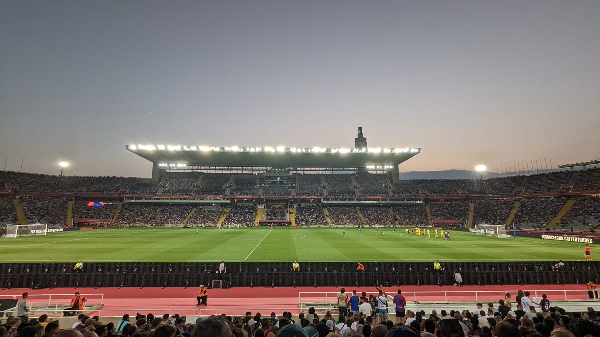 🗻 I walked up & down the 'feared' Montjuïc hill to watch Barça play vs Cádiz at the Estadi Olímpic Lluís Companys. Is it as bad as they say? Here's my experience...