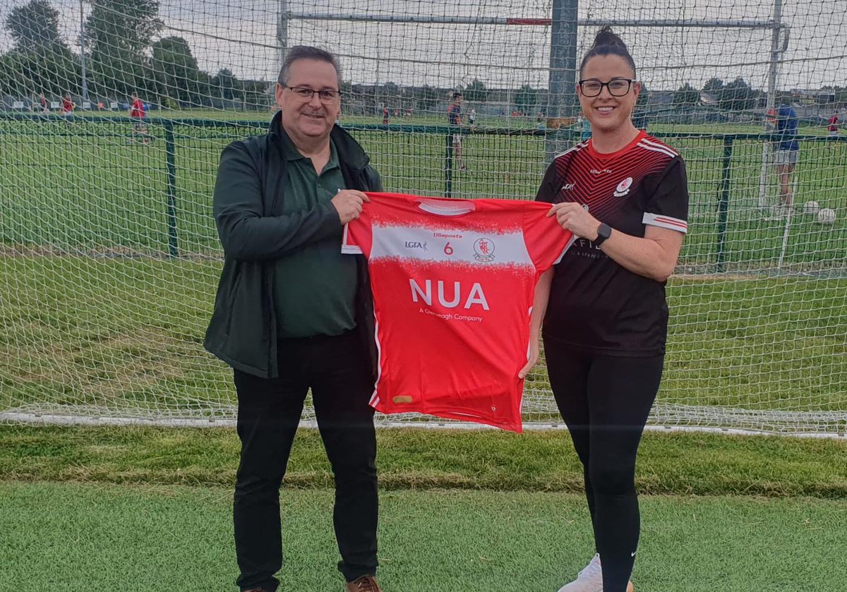 nuamanufacture's tweet photo. We are delighted to support the @Eireogcarlow GAA ladies team, pictured here recently being presented with a new set of jerseys. Best of luck to all players and coaches involved! https://t.co/AIDIPTHHbk
