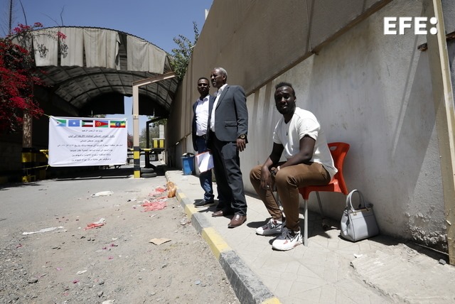 EFEafrica's tweet photo. La organización Human Rights Watch (HRW) acusa a los guardias fronterizos saudíes de haber matado a balazos a cientos de inmigrantes y solicitantes de asilo etíopes en la frontera con Yemen entre marzo de 2022 y junio de 2023, incluyendo mujeres y niños. https://t.co/mjMoWAieko