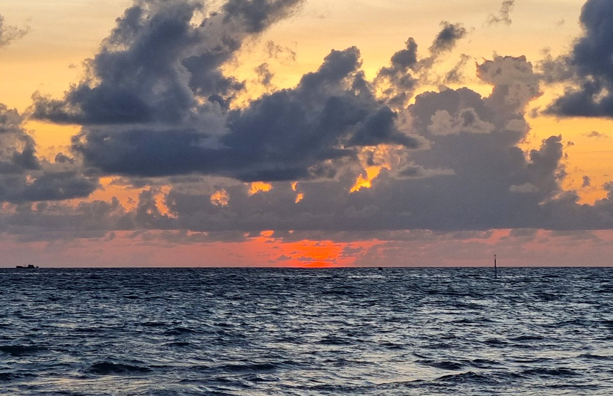 Buongiorno girovaghi!
Da qualche giorno siamo alle #Maldive!!
Per la precisione a #Dhiffushi, un'isola abitata dai maldiviani, niente a che vedere con le isole patinate dei resort!
Ve ne parlerò nei prossimi tweet!
#collab #beebemaldives