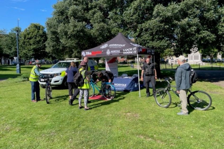 Great Yarmouth Police have held a  free bike marking session in St George's Park. greatyarmouthmercury.co.uk/news/23735819.…